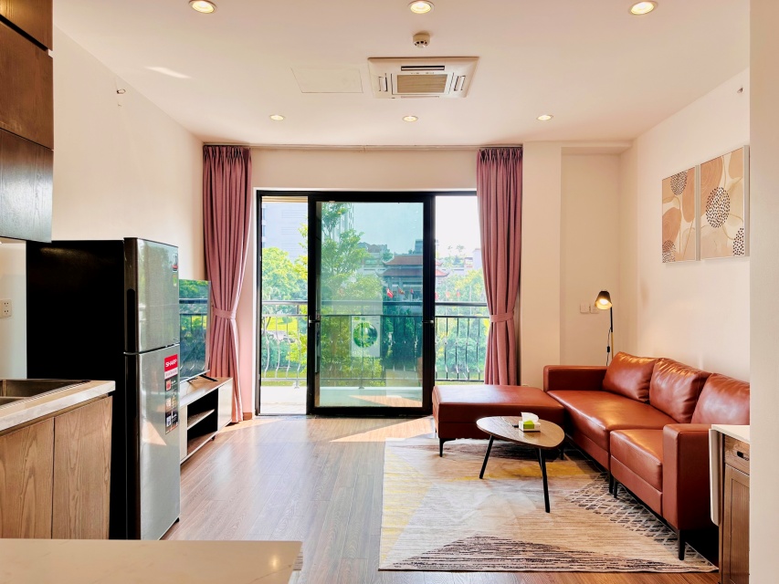 Brand new 1 bedroom apartment with lake view and balcony for rent on Tu Hoa, Tay Ho, Hanoi ID 0318