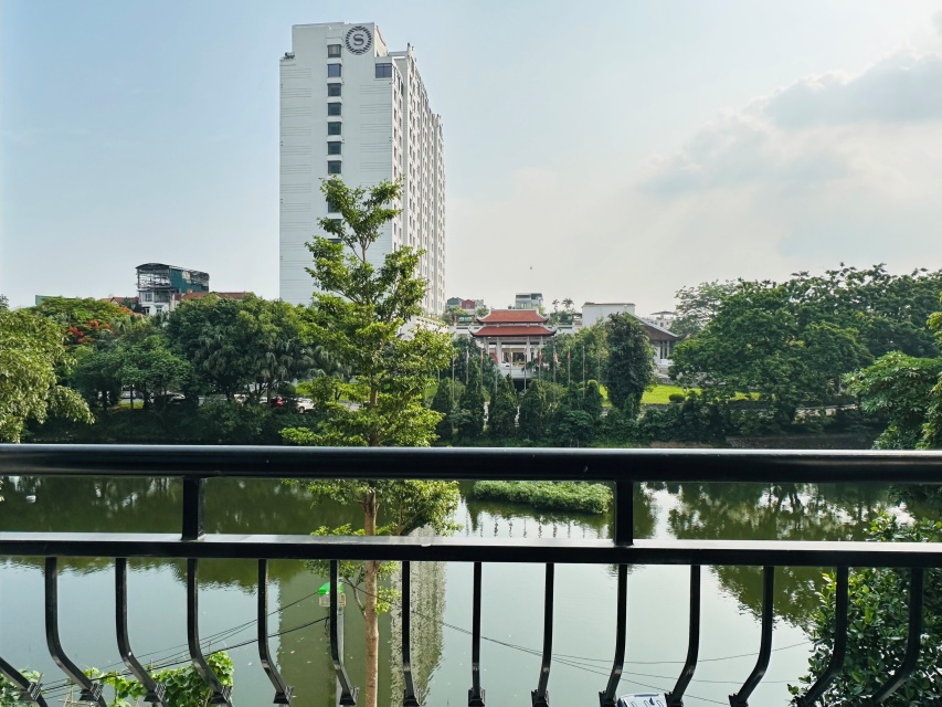 Brand new 1 bedroom apartment with lake view and balcony for rent on Tu Hoa, Tay Ho, Hanoi ID 0318